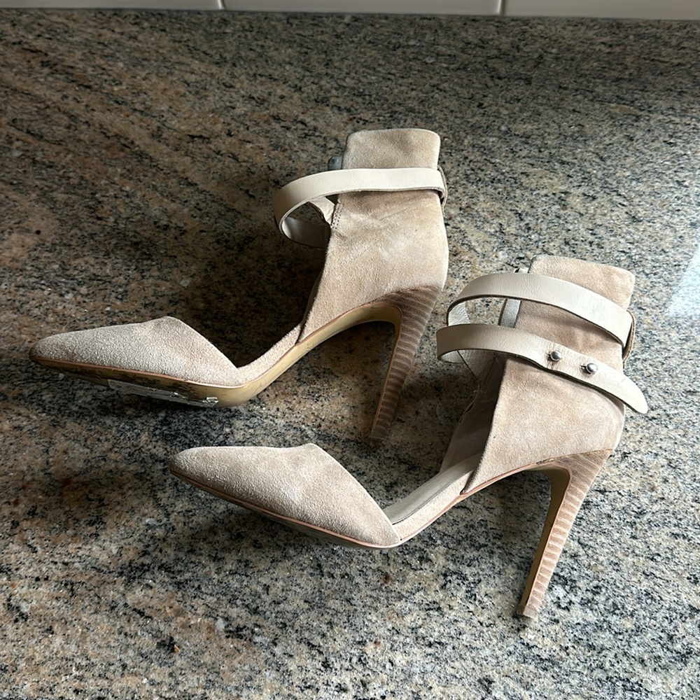 JOE’s SUEDE HEELS SIZE 7